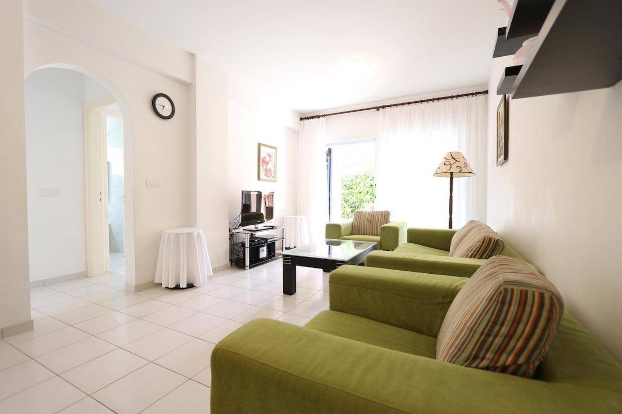 Victor Apartment Пафос Экстерьер фото